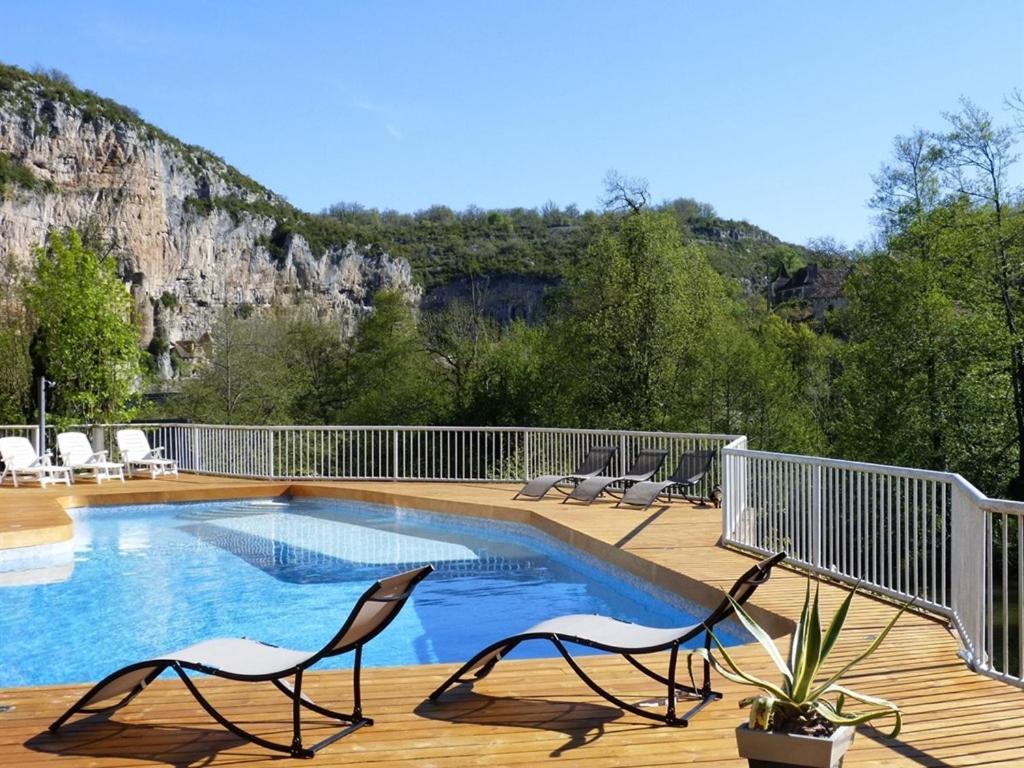 Hotel Restaurant Des Grottes Du Pech Merle Cabrerets Exterior foto