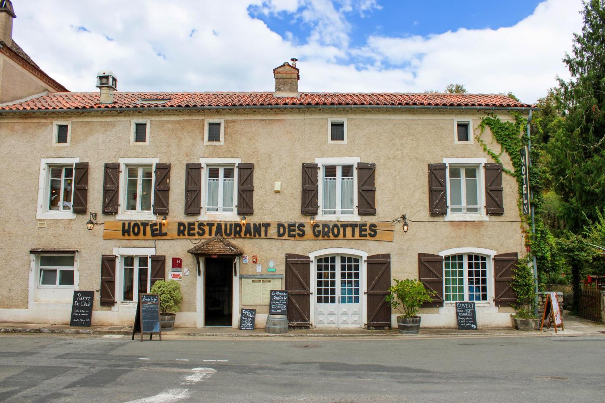 Hotel Restaurant Des Grottes Du Pech Merle Cabrerets Exterior foto